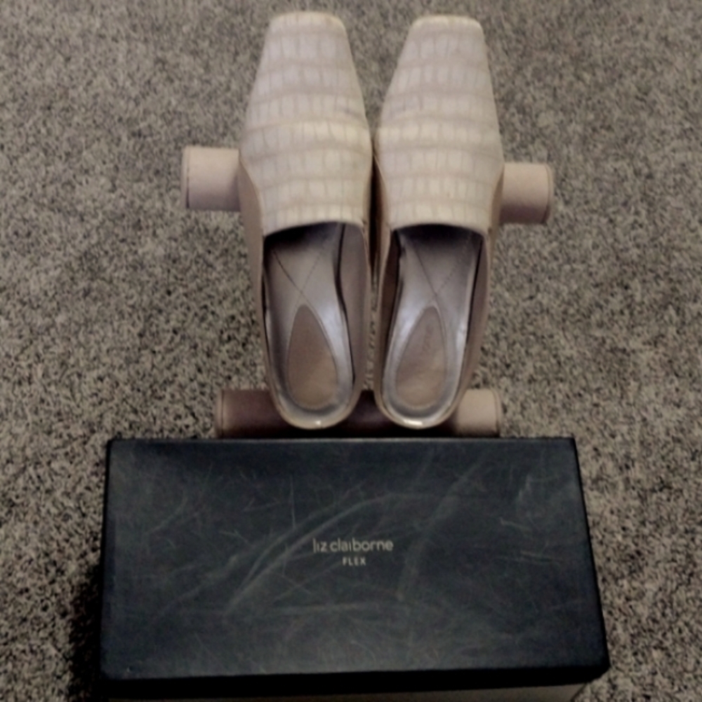 LIZ CLAIBORNE NATURAL CROCCA FABRIC FLEX MID-HEEL SQUARE TOE SIZE 8M MULES/SHOES